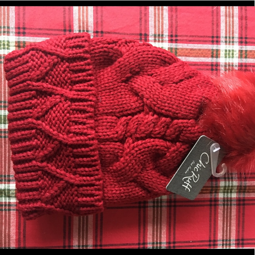 ❄️ Super Cozy Pom Pom Beanie ❄️ - Picture 4 of 8
